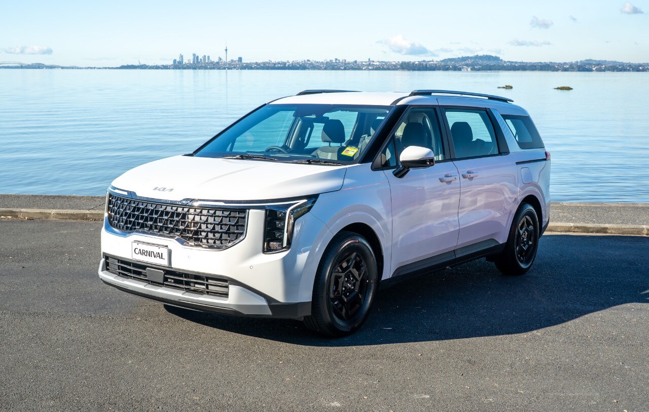 Enterprise Rent-A-Car Minivan Kia Carnival